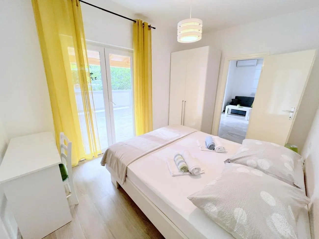 Evergreen & Pinky Apartments Close To The Beach 拉布 0*,